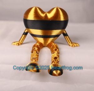 Small Heartfrog, great as Bling, can be a hanging ornament and sit it on display when "not in use". Always a smile. Size: 73mm
