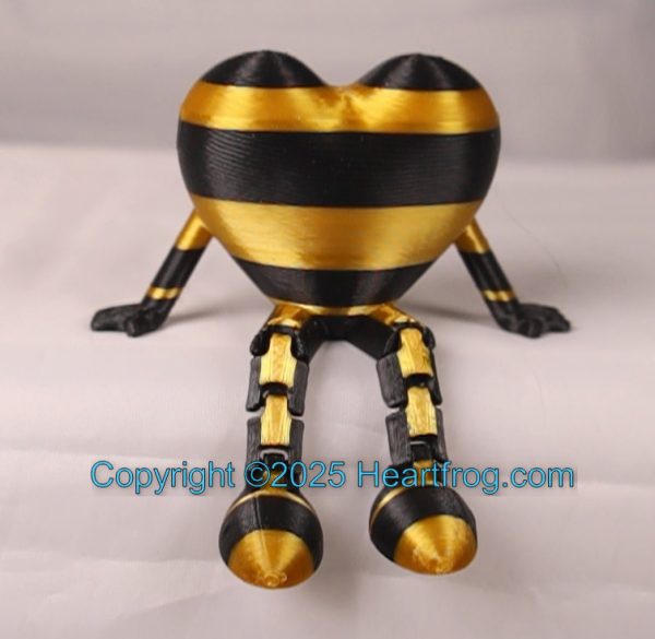 Small Heartfrog, great as Bling, a hanging ornament or sit it on display when "not in use". Always a smile. Size: 73mm