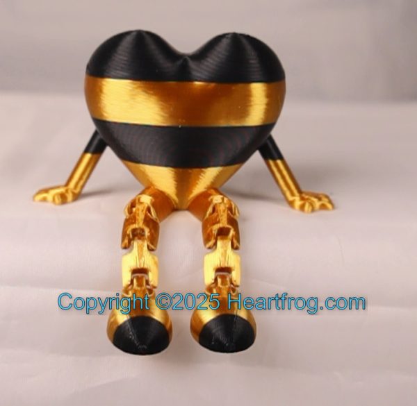 Your small Heartfrog, great as Bling or a hanging ornament and sit it on display when "not in use". Always a smile. Size: 73mm