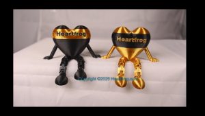 Set of 2 Family - Opposite Twins, black & gold. Bling your small Heartfrog, Jewelry, a hanging ornament and sit it on display when "not in use". Always a smile. Size: 73mm