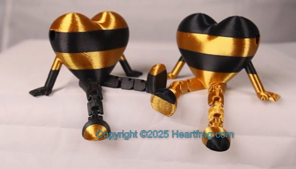 2 Family Set - Opposite Twins, black & gold. Bling your small Heartfrog, Jewelry, a hanging ornament and sit it on display when "not in use". Always a smile. Size: 73mm - Image 2
