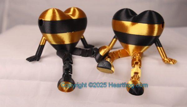 Family Set (2) - Opposite Twins, black & gold. Bling your small Heartfrog, Jewelry, a hanging ornament and sit it on display when "not in use". Always a smile. Size: 73mm - Image 2