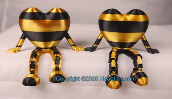 Opposite Twins- Family Set (2), black & gold. Bling your small Heartfrog, Jewelry, a hanging ornament and sit it on display when "not in use". Always a smile. Size: 73mm - Image 3