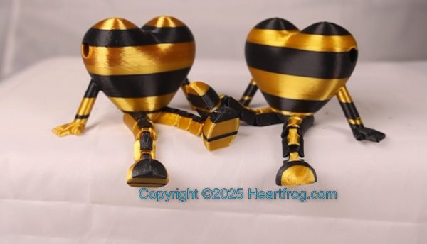 Opposite Twins- Family Set (2), black & gold. Bling your small Heartfrog, Jewelry, a hanging ornament and sit it on display when "not in use". Always a smile. Size: 73mm - Image 2