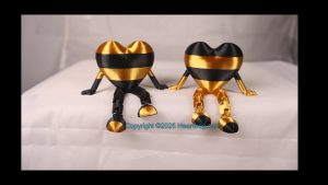 Opposite Twins- Family Set (2), black & gold. Bling your small Heartfrog, Jewelry, a hanging ornament and sit it on display when "not in use". Always a smile. Size: 73mm