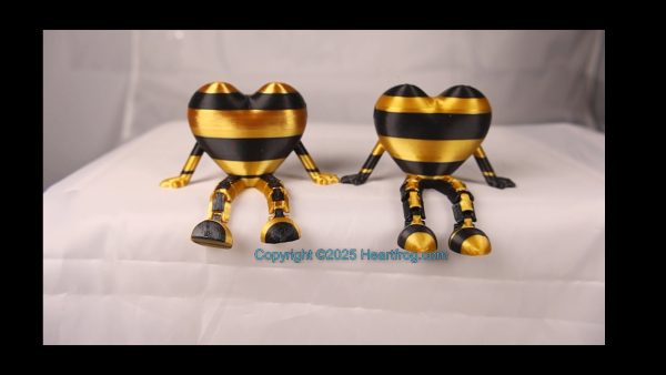 Opposite Twins- Family Set (2), black & gold. Bling your small Heartfrog, Jewelry, a hanging ornament and sit it on display when "not in use". Always a smile. Size: 73mm