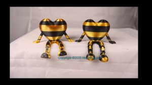 Opposite Twins- Family Set (2), black & gold. Bling your small Heartfrog, Jewelry, a hanging ornament and sit it on display when "not in use". Always a smile. Size: 73mm