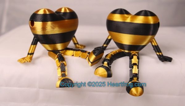 Opposite Twins- Family Set (2), black & gold. Bling your small Heartfrog, Jewelry, a hanging ornament and sit it on display when "not in use". Always a smile. Size: 73mm - Image 2