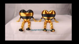 Opposite Twins, Bling your small Heartfrog, Family Set (2), Jewelry, a hanging ornament and sit it on display when "not in use". Always a smile. Size: 73mm