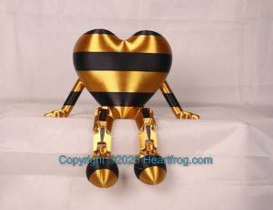 Black & Gold, pretty and shiny, Bling your Heartfrog, Jewelry, a hanging ornament and sit it on display when "not in use". Always a smile. Size: 150mm