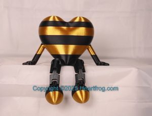Gold & Black, pretty and shiny, Bling your Heartfrog, Jewelry, a hanging ornament and sit it on display when "not in use". Always a smile. Size: 150mm